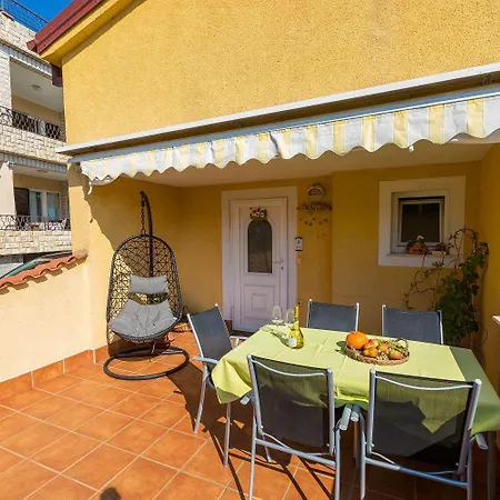 Besonderes Nur 350 Meter Zum Mit Meerblick, Babybett, Parkplatz Crikvenica