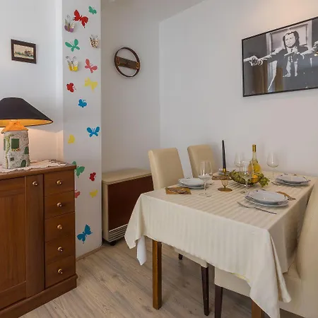 Besonderes Nur 350 Meter Zum Mit Meerblick, Babybett, Parkplatz Apartment Crikvenica